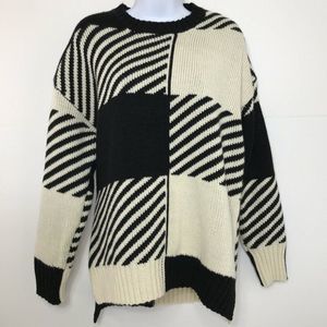 NAK21 F Knit Women's Black and White Sweater High Low Over Sized